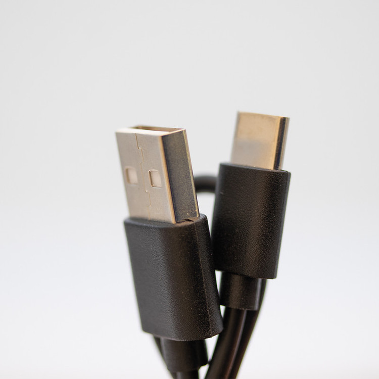 هدفون بلوتوثی تی سی اچ مدل Black Blade L10 با نویز کنسلینگ میکروفون (ENC)، درگاه شارژ USB Type-C، مقاوم در برابر پاشش آب و عرق (IPX4)